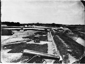 Utsikt over artilleri i Fort Carroll utenfor Washington, D. C., ca. 1865 av American Photographer